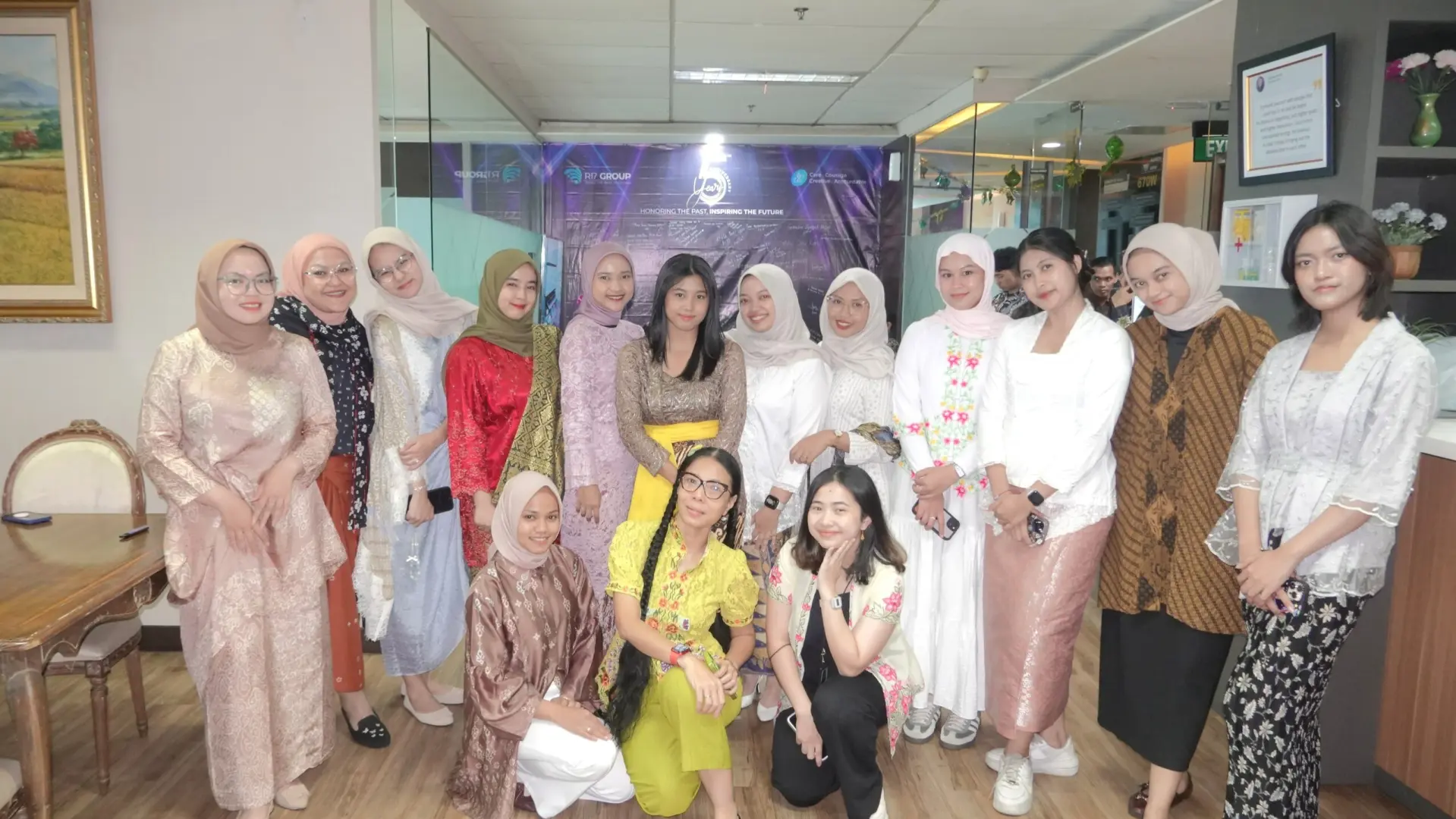 Menghargai Peran Perempuan: R17 Group Merayakan Hari Kartini dengan Semangat Inovasi